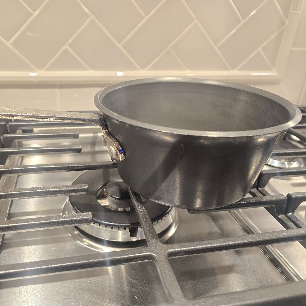 Calphalon Select Space-Saving Nonstick 1.5-Quart Saucepan - Hard-Anodized GUC